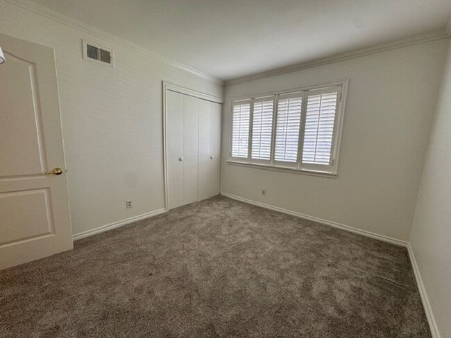Building Photo - One story home in Simi Valley