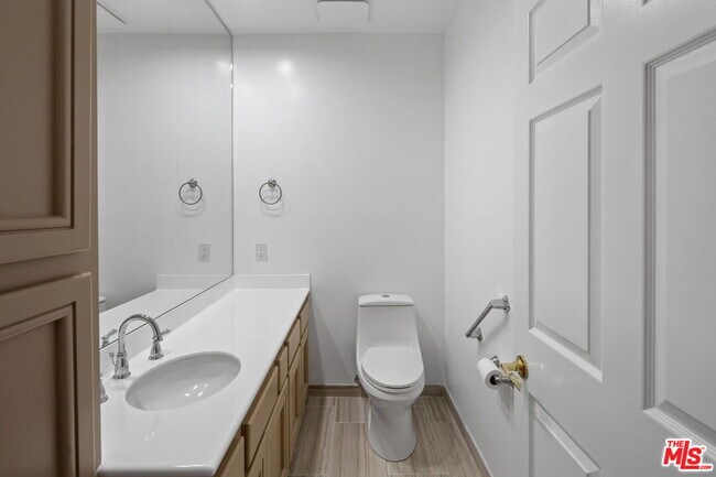 Building Photo - 4310 Cahuenga Blvd