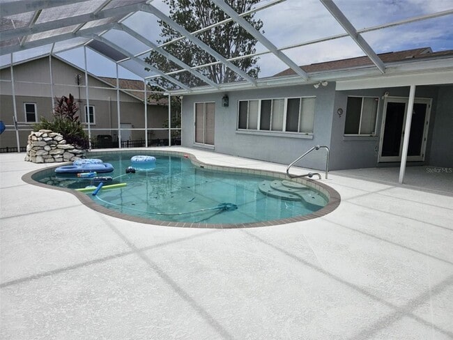 Building Photo - 2210 Bayou Dr