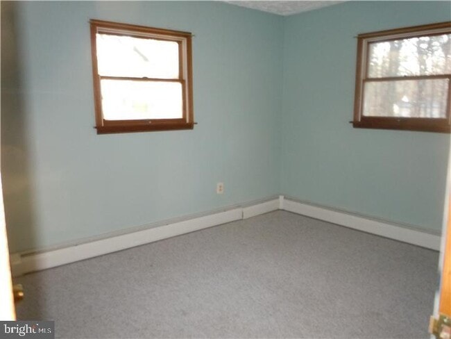 Building Photo - 742 Cherry Ave
