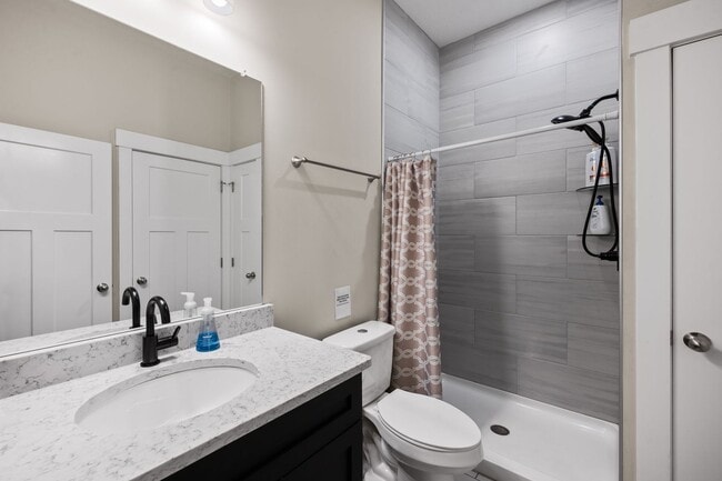 Building Photo - 124 Strawberry Alley