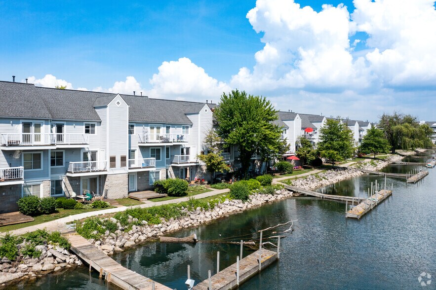 Grayhaven Marina Village 13010 Avondale St Detroit MI 48215