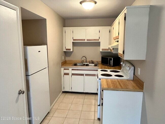 Building Photo - 1961 Convair St SE