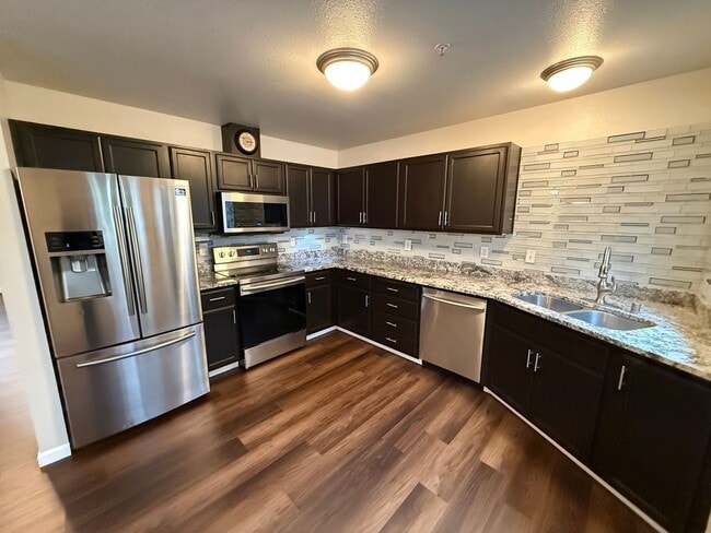 Building Photo - 4 bedroom townhome in Alicia Meadows with $500.00 off February rent if moved in by January end!