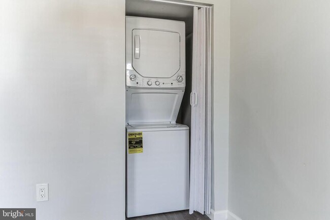 Building Photo - 1223 Simms Pl NE