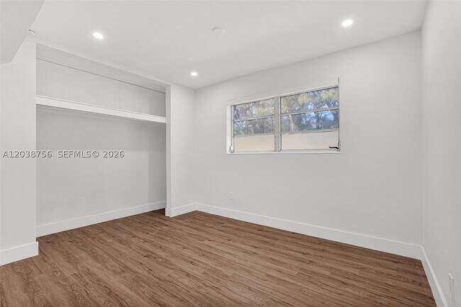 Building Photo - 8201 SW 42nd St