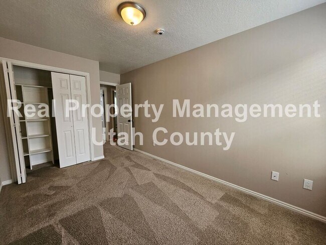 Building Photo - 81 S 220 W St