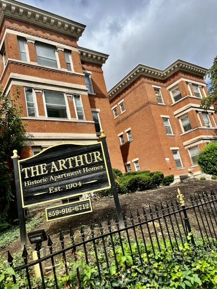 Building Photo - The Arthur Apartments