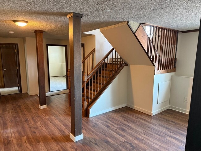 Building Photo - Welcome to Grandview Estates!