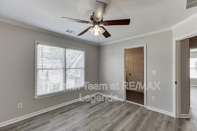 Building Photo - 1795 Lake Heights Cir