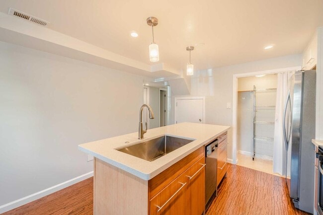 Building Photo - 653 St Francis Blvd