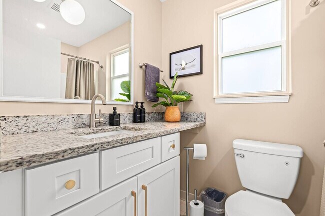 Building Photo - 18435 Sharon Ln