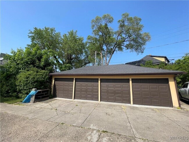 Building Photo - 180 Richmond Ave