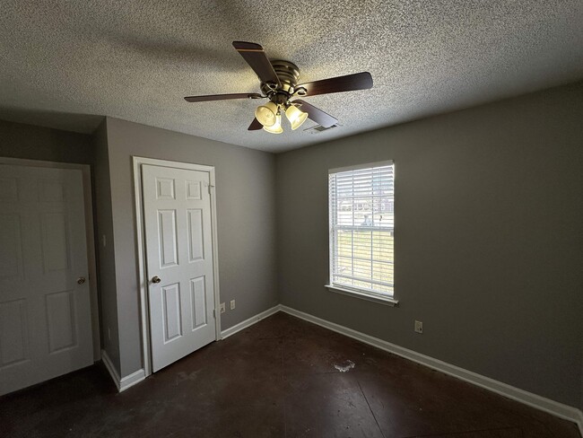 Building Photo - 5534 Lacey Cove