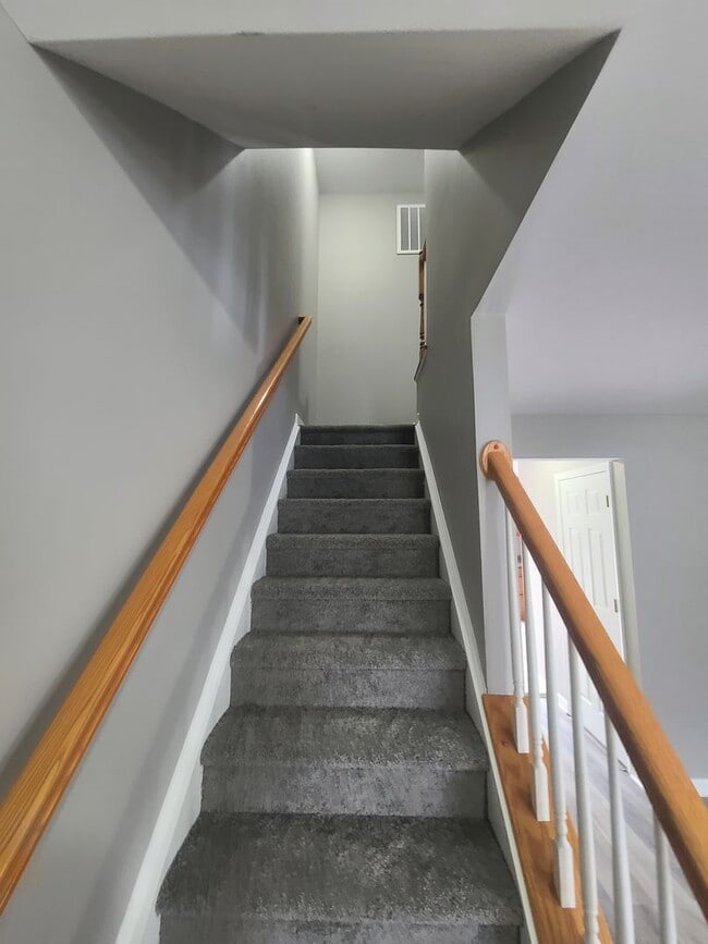 Building Photo - 3 Bedroom 2 1/2 bath Townhome for Rent in Waynesboro