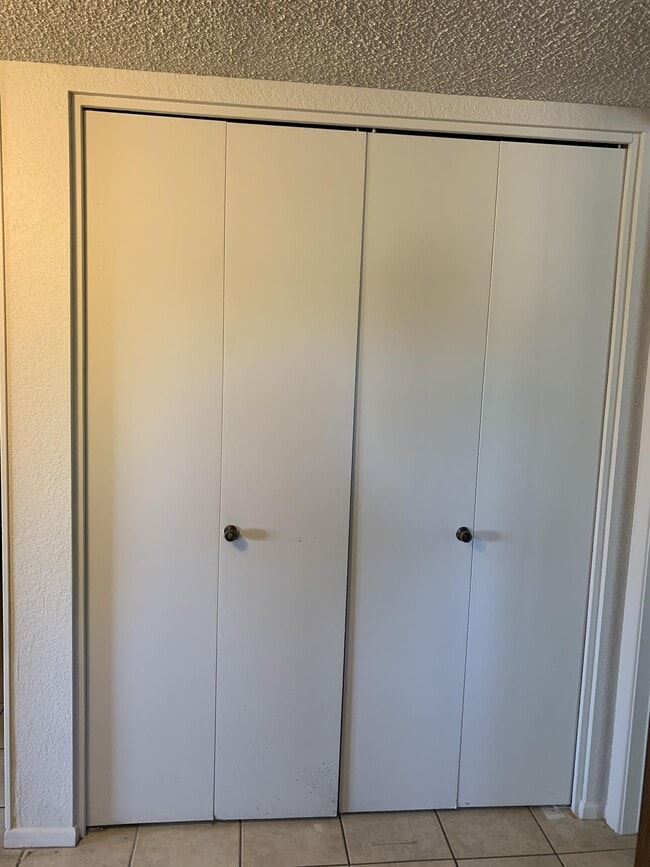 Building Photo - 2182 N Pantano Rd