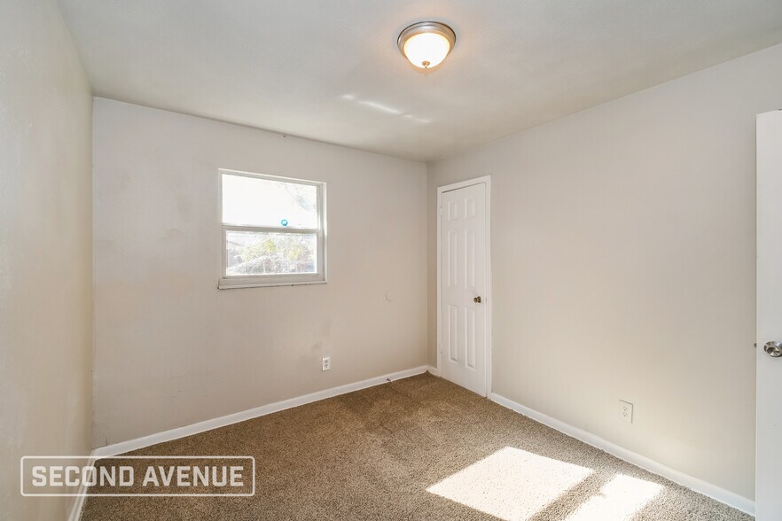 Building Photo - 6536 Manhattan Dr