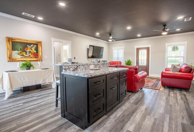 Building Photo - 823 Meridian Rd