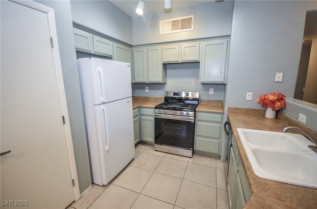 Building Photo - 50 Aura de Blanco St