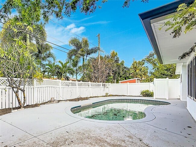 Building Photo - 2472 Tradewinds Dr
