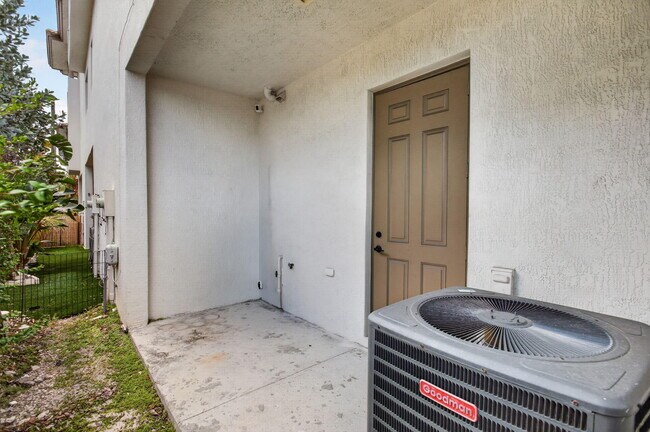 Building Photo - 444 NW 41st St