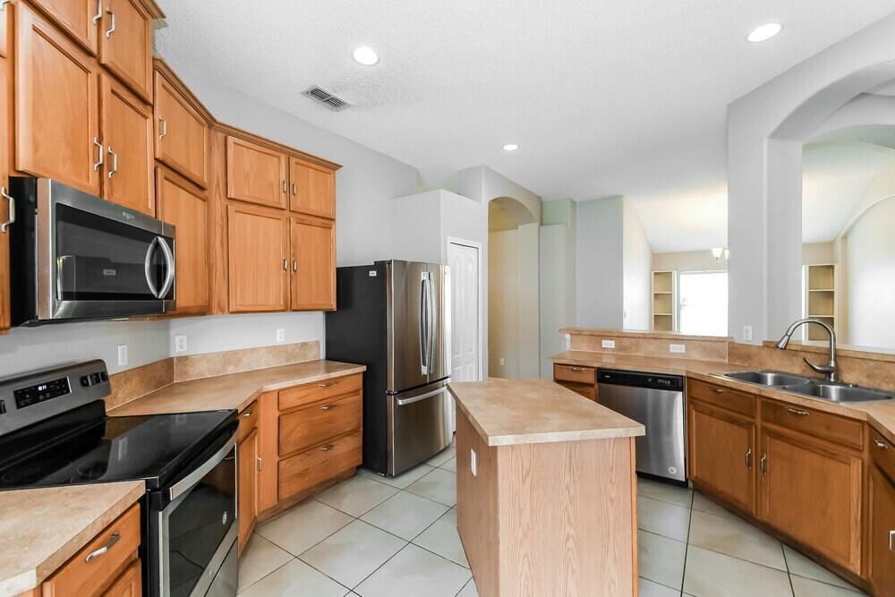 Building Photo - 10189 Carriage House Ct