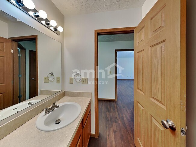 Building Photo - 3852 Winding Twig Dr