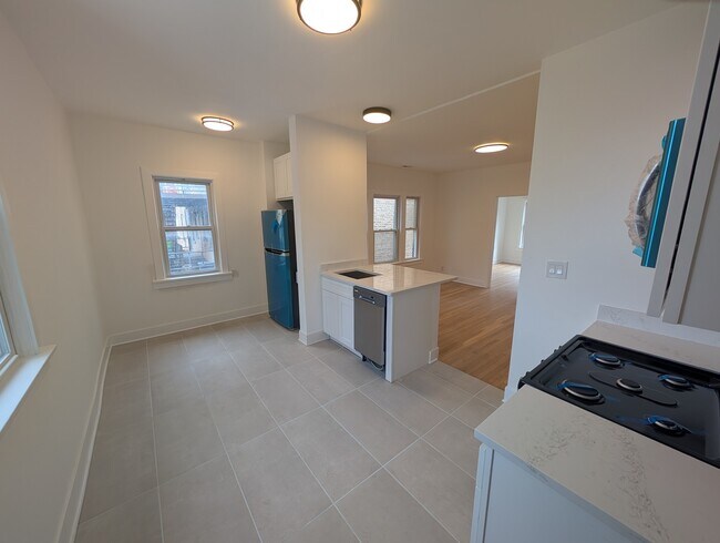 Building Photo - 1522 W Ardmore Ave