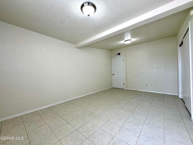 Building Photo - 9928 Acer Ave