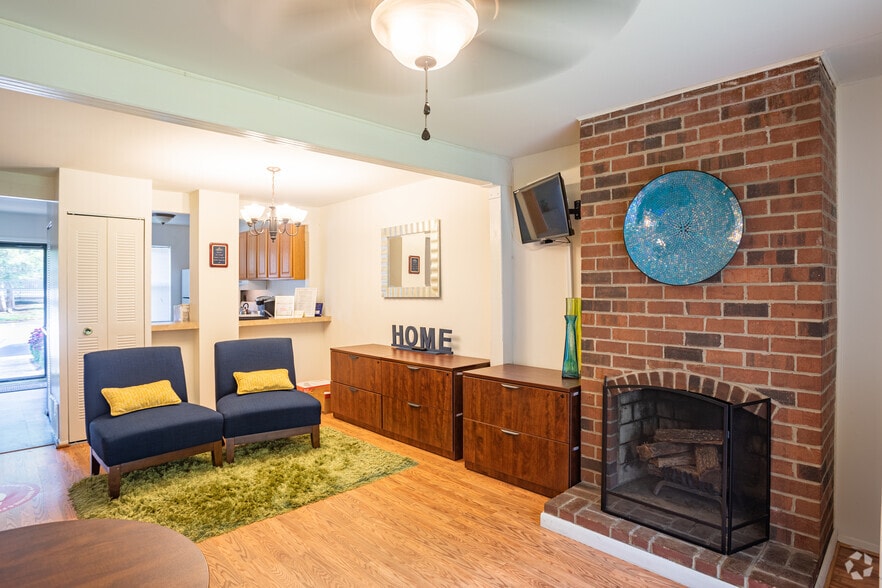 The Shamrock- 2BR, 1.5BA - IVY Gates