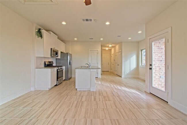 Building Photo - 555 White Steppe Way