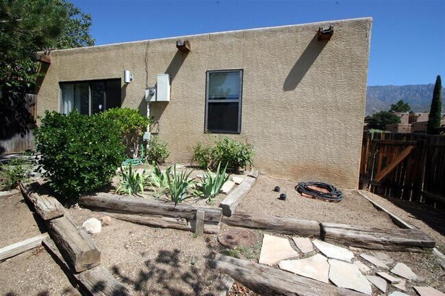 Building Photo - 830 Live Oak Rd NE