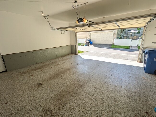 Building Photo - Impeccably maintained SFH in Clarksburg re...