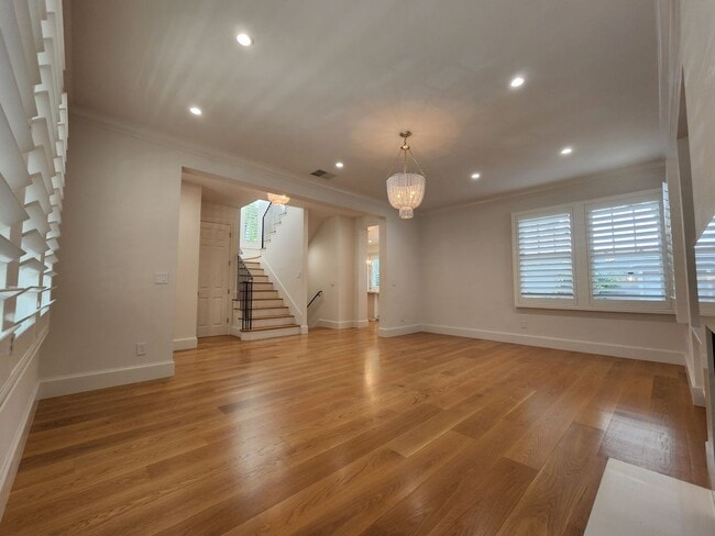 Building Photo - Updated Home Available Now in Downtown Pal...