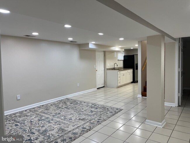 Building Photo - 1422 E St