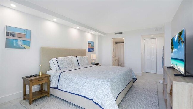 Building Photo - 3031 N Ocean Blvd