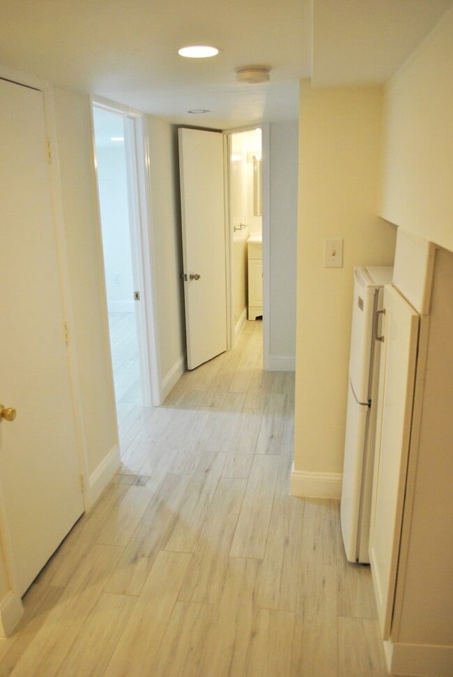 Building Photo - Georgetown near GT Medstar Hospital, Chic Rowhouse 5br/3Ba w/Yard, Deck, Parking