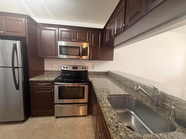 Building Photo - 16203 Glenmoor Dr
