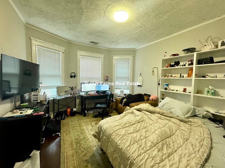 Building Photo - 724 Parker St