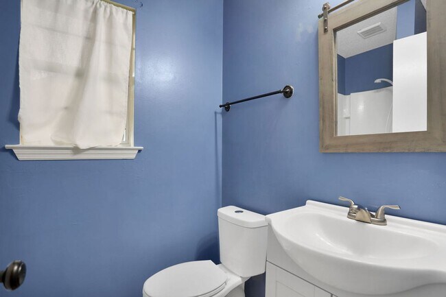 Building Photo - 3 Bed 2 Bath In Richmond Hill