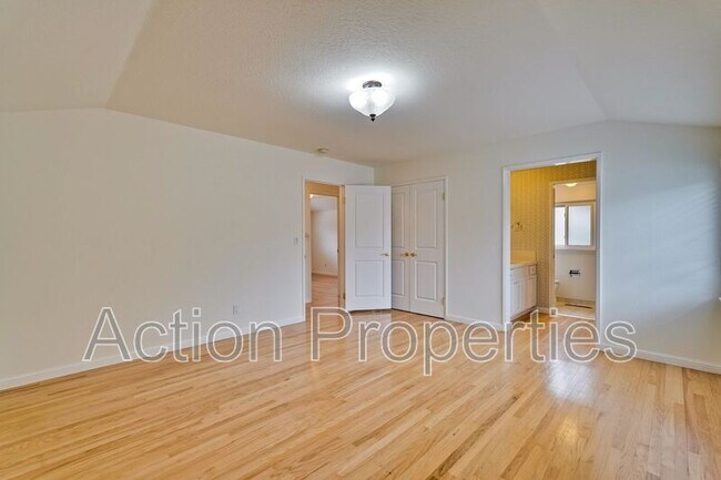 Building Photo - 2685 Yorkton Dr