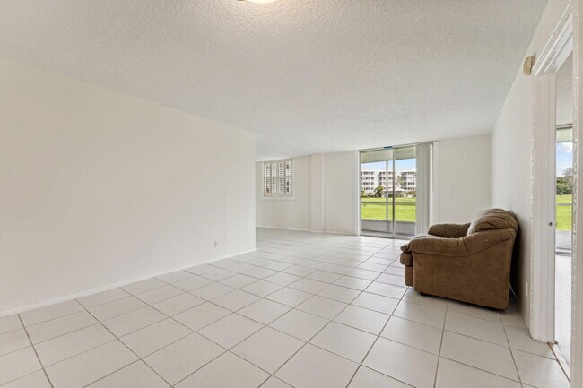 Building Photo - 250 NW 67th St