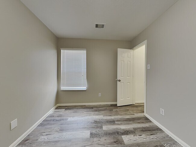 Building Photo - 22506 Spence Park Ct