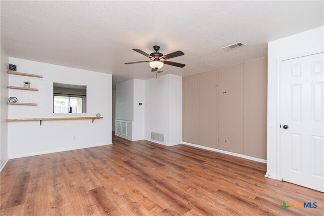 Building Photo - 1213 Fox Creek Dr