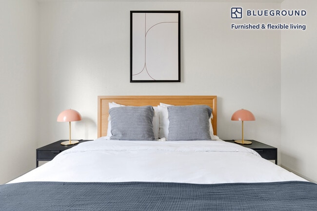 Building Photo - 201 E 4th St