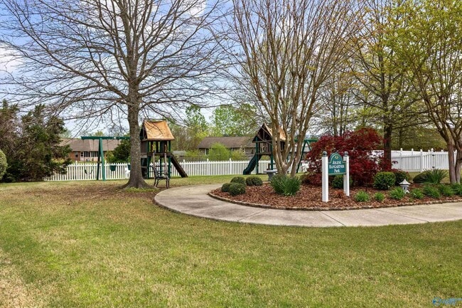 Building Photo - 5104 Frankford Dr SE