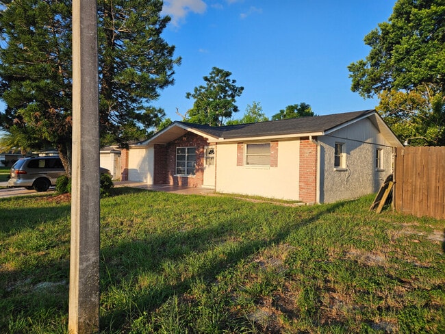 Building Photo - 11205 Meadow Dr