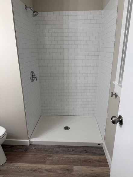 Building Photo - 6580 Fairway Dr W