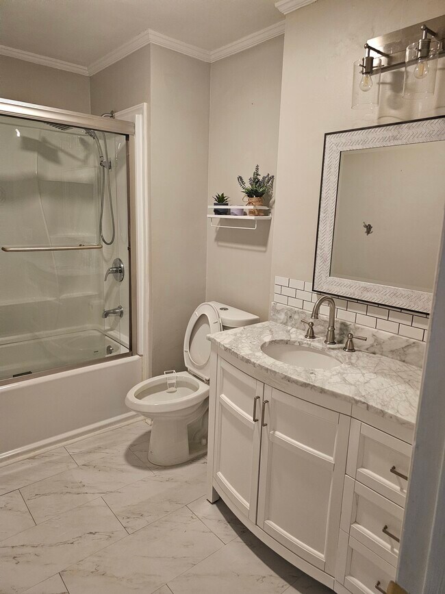 Building Photo - 975 Surry Ln