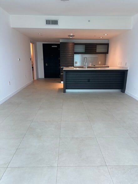 Building Photo - 200 Biscayne Boulevard Way